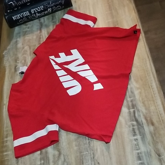 Nike Tops - Nike Crop Top - L